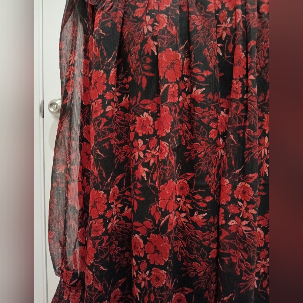 NWT Francesca's Red Flower Top - Picture 3 of 12